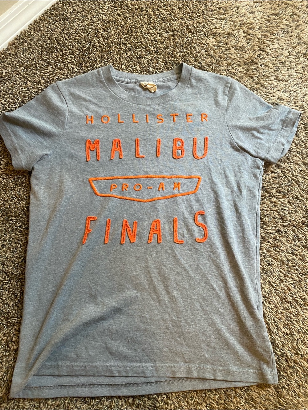 Hollister Gray Short Sleeve Tee with Orange 'Malibu Finals' Text